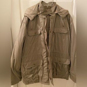 Men’s XL All Weather Tan Puffer Type Jacket with Zippered Hood and Pockets.